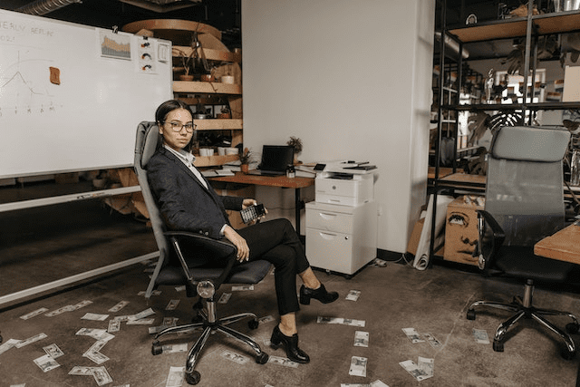 postura na cadeira ergonomica