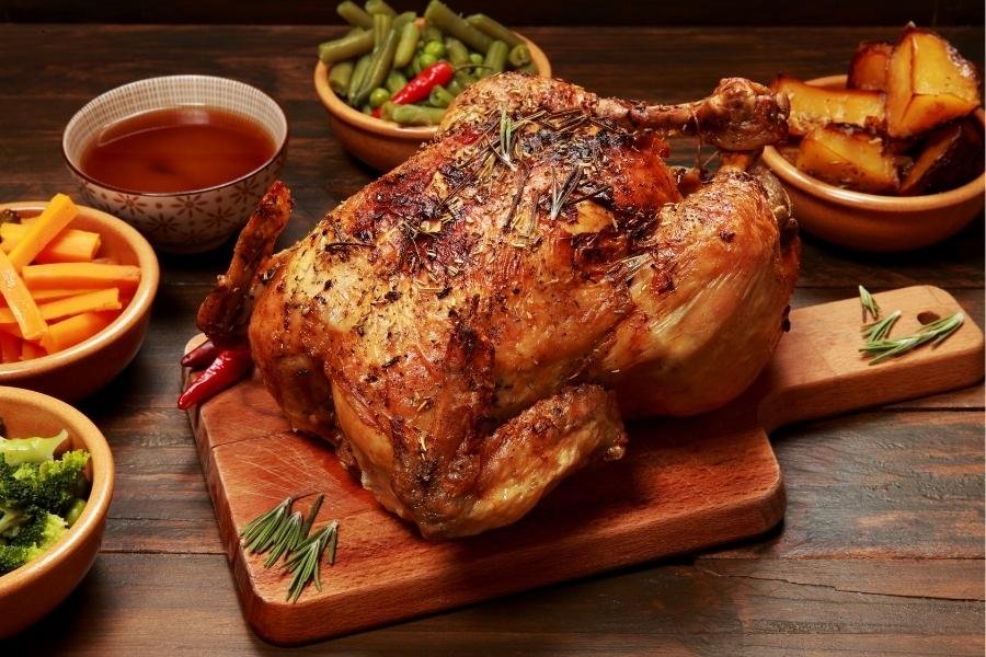 Como dourar o frango rápido no forno